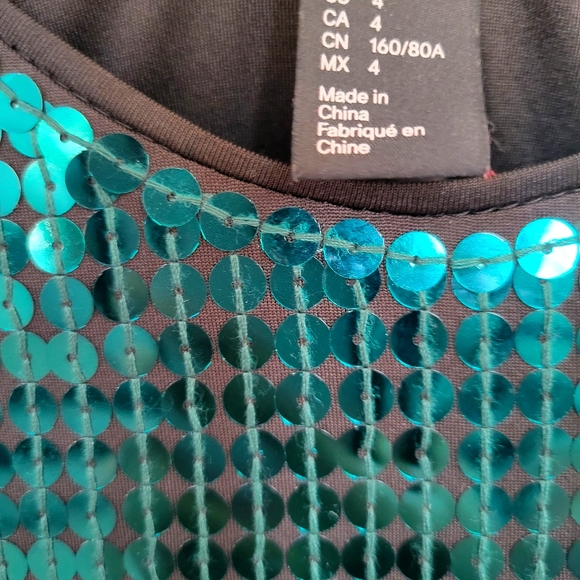 Beautiful sequin top - Picture 2 of 5